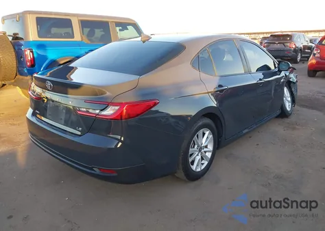 2025 Toyota Camry Le z USA, uszkodzony, nr VIN 4T1DAACK3SU561155